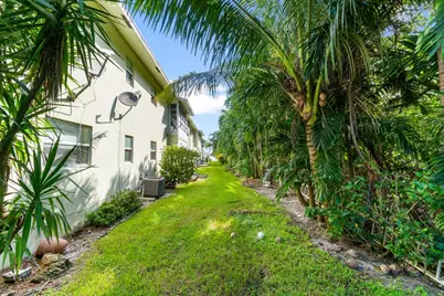 658 NE 6th Court E #E, Boynton Beach, FL 33435 - Photo 8