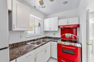 117 Lake Dora Dr, West Palm Beach, FL 33411 - Photo 8