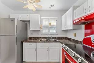 117 Lake Dora Dr, West Palm Beach, FL 33411 - Photo 6