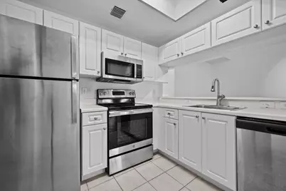 2804 Sarento Place #303, Palm Beach Gardens, FL 33410 - Photo 4