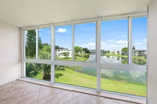 306 Wellington E, West Palm Beach, FL 33417 - Photo 2