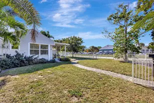 736 Rockland Dr, West Palm Beach, FL 33405 - Photo 4