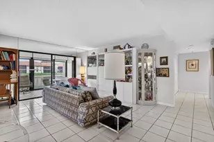 10215 N Circle Lake Dr, Boynton Beach, FL 33437 - Photo 14