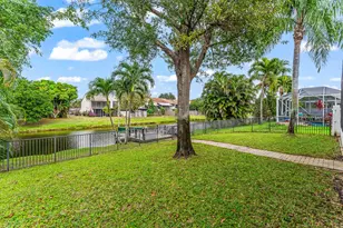 12119 Sunset Point Cir, Wellington, FL 33414 - Photo 2