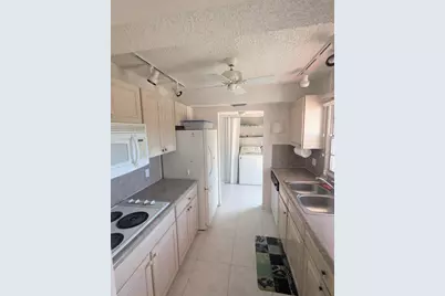 2 Golfs Edge #D, West Palm Beach, FL 33417 - Photo 2