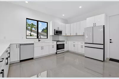 3920 Espan Court, Palm Springs, FL 33461 - Photo 18