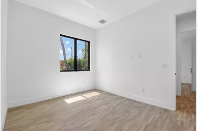 3920 Espan Court, Palm Springs, FL 33461 - Photo 32