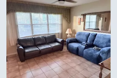 1027 Berkshire B, Deerfield Beach, FL 33442 - Photo 2
