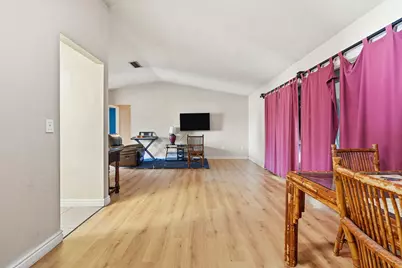 7605 N Sanibel Circle, Tampa, FL 33637 - Photo 12