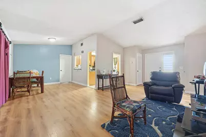 7605 N Sanibel Circle, Tampa, FL 33637 - Photo 14