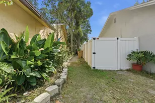 7605 N Sanibel Cir, Tampa, FL 33637 - Photo 6