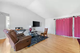 7605 N Sanibel Cir, Tampa, FL 33637 - Photo 16