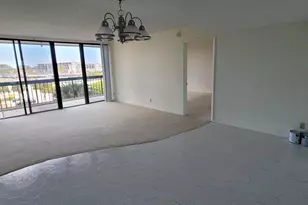 2425 Presidential Way, West Palm Beach, FL 33401 - Photo 6