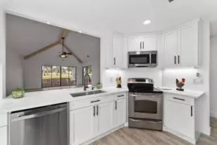 6893 SE Bunker Hill Dr, Hobe Sound, FL 33455 - Photo 4