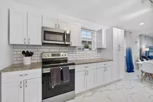 698 NE 36th St, Oakland Park, FL 33334 - Photo 8