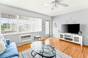 309 Sheffield M, West Palm Beach, FL 33417 - Photo 4