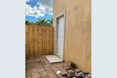 657 SE 30th Terrace, Homestead, FL 33033 - Photo 2