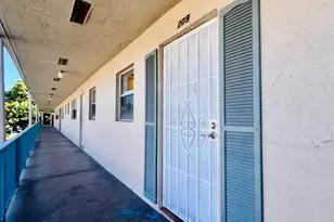 209 Oxford 200, West Palm Beach, FL 33417 - Photo 10