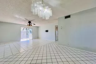 209 Oxford 200, West Palm Beach, FL 33417 - Photo 2
