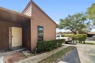 6194 Pine Tree Ln, Tamarac, FL 33319 - Photo 4