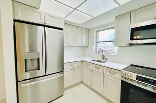 2878 Ashley Dr E, West Palm Beach, FL 33415 - Photo 4