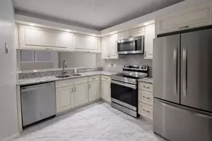 3826 Whitehall Dr, West Palm Beach, FL 33401 - Photo 2