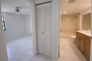 3826 Whitehall Dr, West Palm Beach, FL 33401 - Photo 24