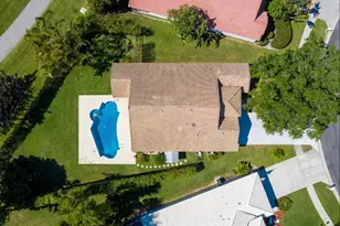 1304 Lake Breeze Dr, Wellington, FL 33414 - Photo 2