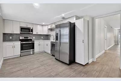 545 Oaks Lane #409, Pompano Beach, FL 33069 - Photo 2