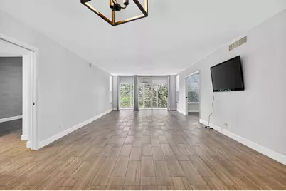 545 Oaks Lane #409, Pompano Beach, FL 33069 - Photo 8