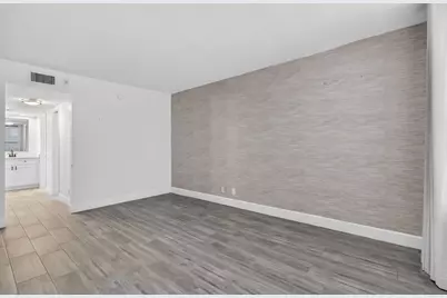 545 Oaks Lane #409, Pompano Beach, FL 33069 - Photo 12