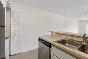 9424 NW 49th Pl, Sunrise, FL 33351 - Photo 14