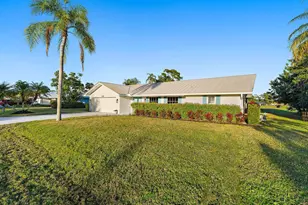 3881 SE Fairway W, Stuart, FL 34997 - Photo 2