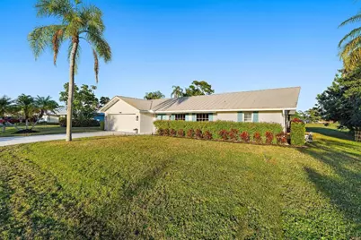 3881 SE Fairway W, Stuart, FL 34997 - Photo 2