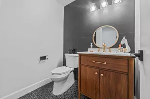 2451 NE 199th St, Miami, FL 33180 - Photo 24