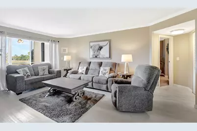 3951 Via Poinciana #415, Lake Worth, FL 33467 - Photo 4