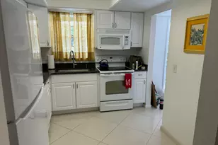 18081 SE Country Club Dr, Jupiter, FL 33469 - Photo 4