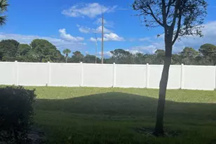 5135 SE Mariner Garden Cir, Stuart, FL 34997 - Photo 10