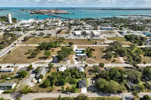 706 Dundas Ct, Fort Pierce, FL 34950 - Photo 36