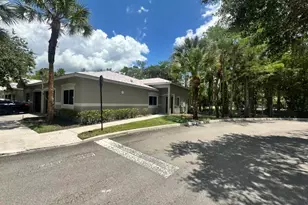 220 Crestwood Cir, Royal Palm Beach, FL 33411 - Photo 4
