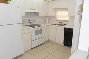 681 S Hollybrook Dr, Pembroke Pines, FL 33025 - Photo 4