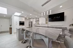 7 Ridge Pointe Dr, Boynton Beach, FL 33435 - Photo 2