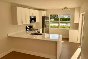 19 Amherst Ct, Royal Palm Beach, FL 33411 - Photo 4