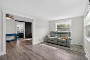 618 S Pine St, Lake Worth Beach, FL 33460 - Photo 2