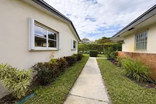 2947 Ashley Dr W, West Palm Beach, FL 33415 - Photo 4