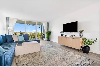 3900 Oaks Clubhouse Drive #503, Pompano Beach, FL 33069 - Photo 4