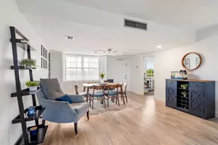 3900 Oaks Clubhouse Dr, Pompano Beach, FL 33069 - Photo 10