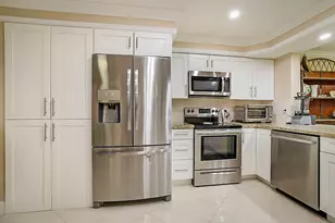 7286 Huntington Ln, Delray Beach, FL 33446 - Photo 2