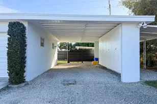 2313 Wabasso Dr, West Palm Beach, FL 33409 - Photo 4