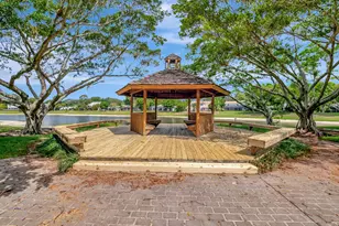 2409 NW 32nd St, Boca Raton, FL 33431 - Photo 18